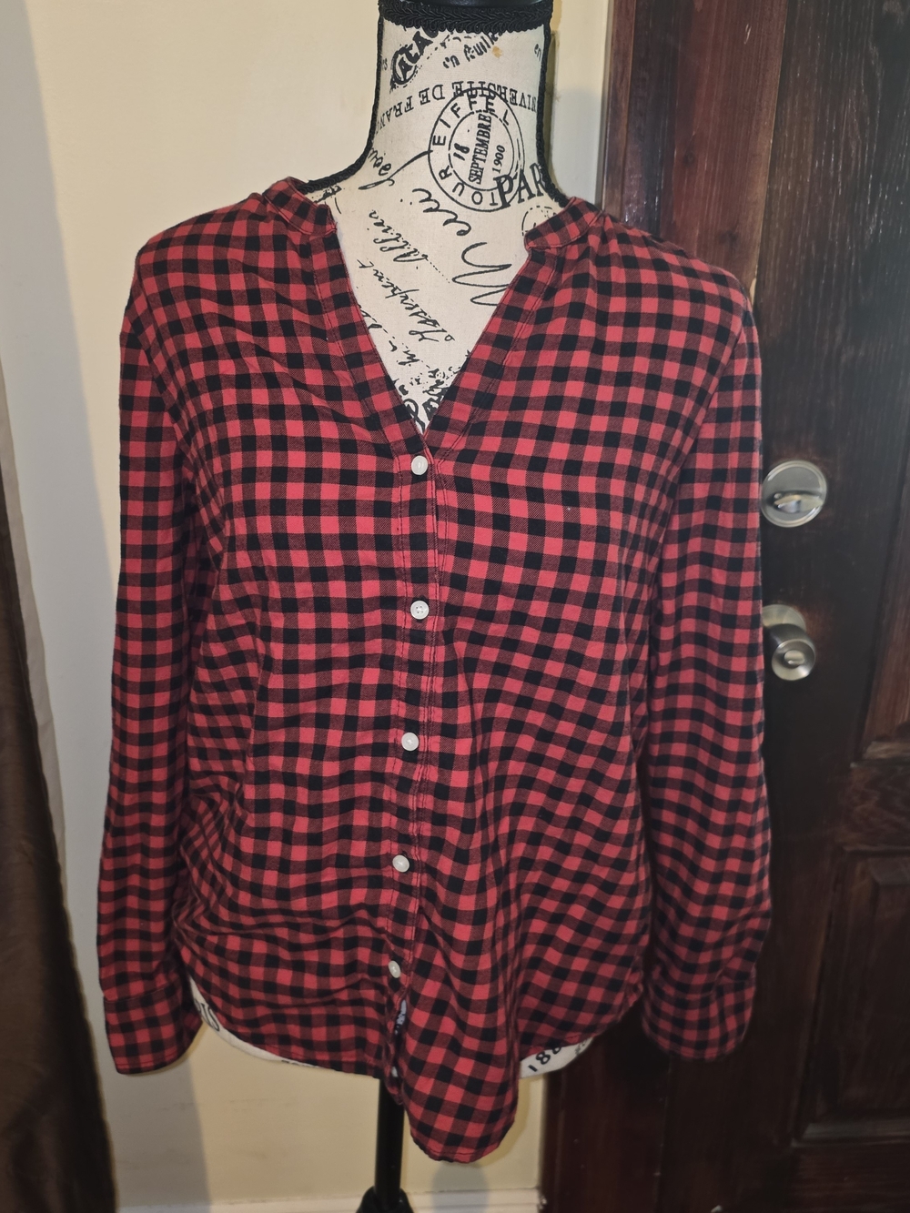 Calvin Klein Jeans Ladies Red and Black Plaid Button-Down Shirt Small